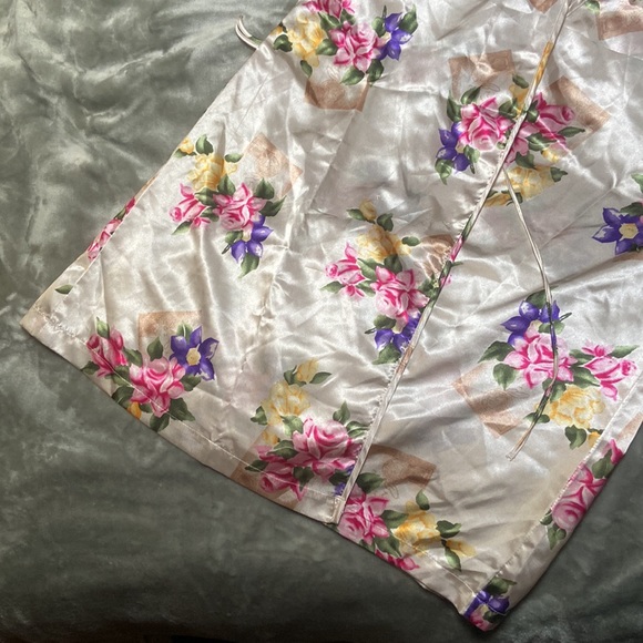 Vintage Secret Treasures Silky Floral Robe - Picture 3 of 7